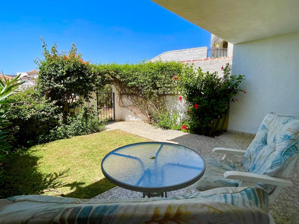 Vonkajšia záhrada v ubytovaní Garden Apartment, La Noria