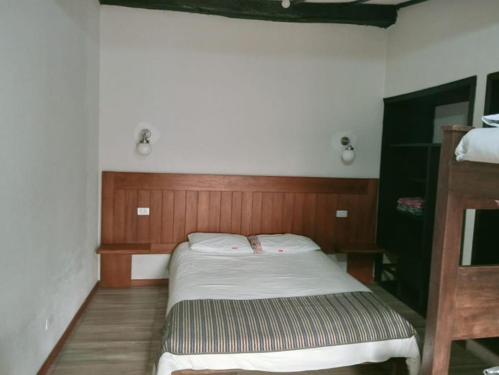 Postel nebo postele na pokoji v ubytování Villa Candelaria Hostel