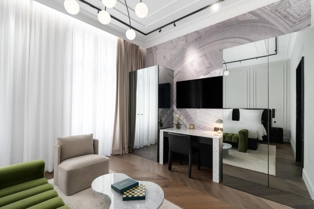 TV a/nebo společenská místnost v ubytování The Amauris Vienna - Relais & Châteaux