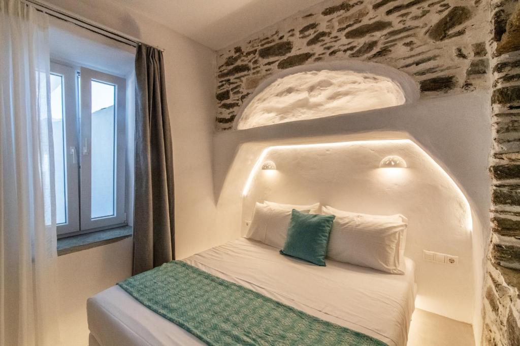 Postel nebo postele na pokoji v ubytování Lumina Kardiani