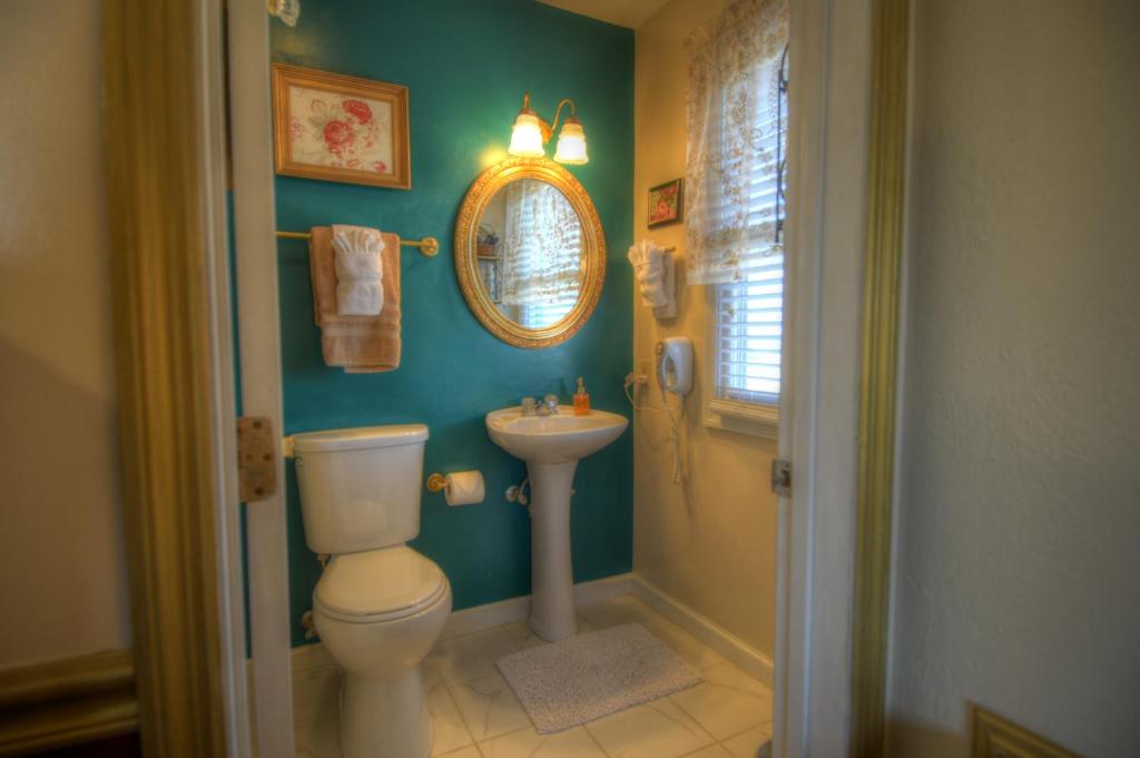 Blue Mountain Mist Country Inn photo