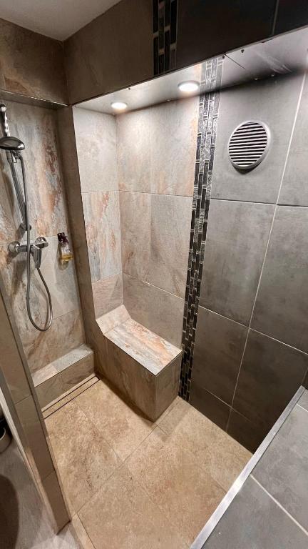 Koupelna v ubytování chambres d'hôtes en rez de villa avec piscine
