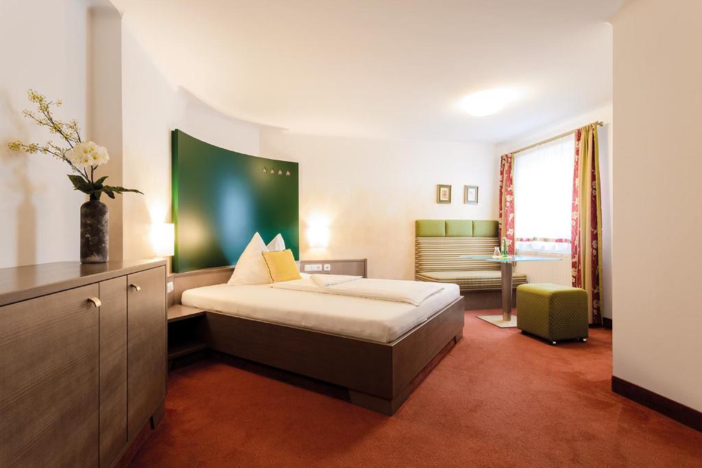 Postel nebo postele na pokoji v ubytování 1A Landhotel Schicklberg