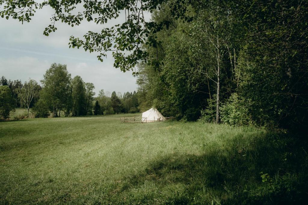 Příroda nedaleko luxury tent