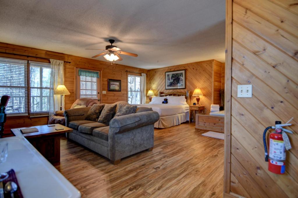 Blue Mountain Mist Country Inn photo