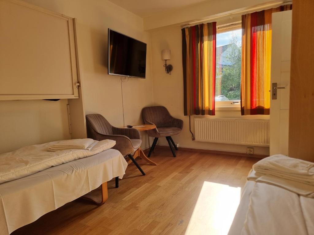Beachfront Gjøvik Hovdetun Hostel - Vierpersoonskamer Met Badkamer