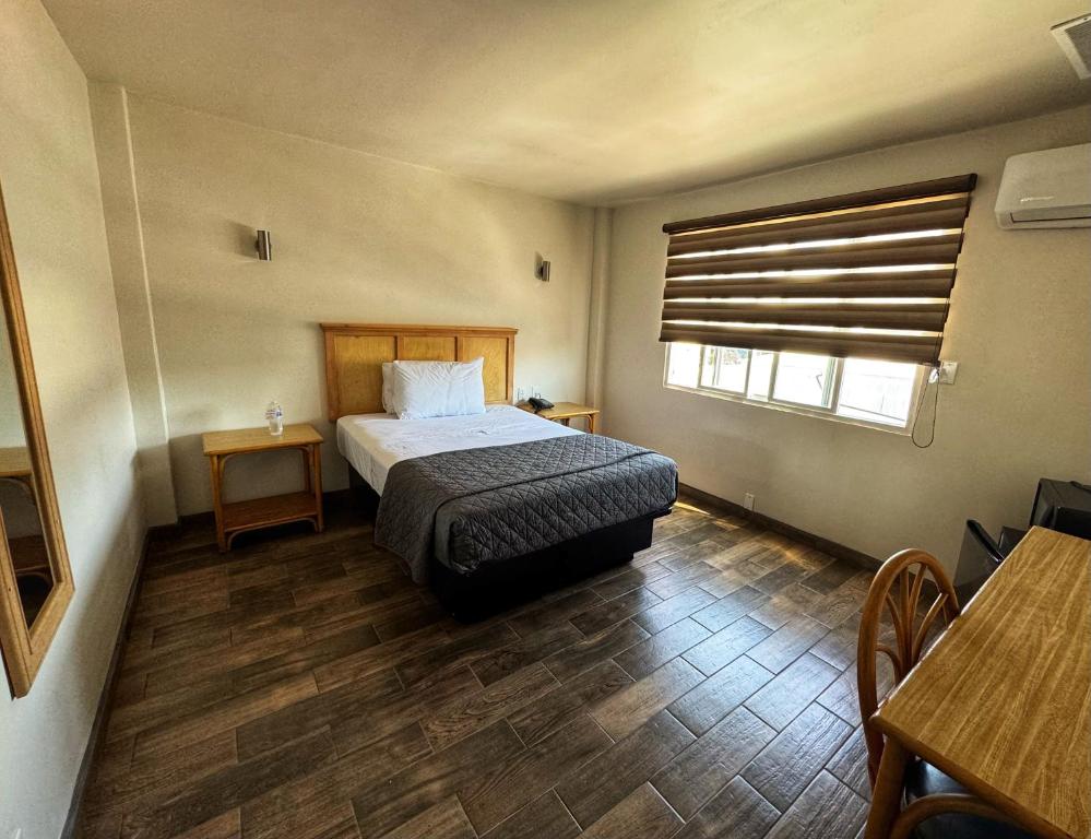 Postel nebo postele na pokoji v ubytování Hotel Paris