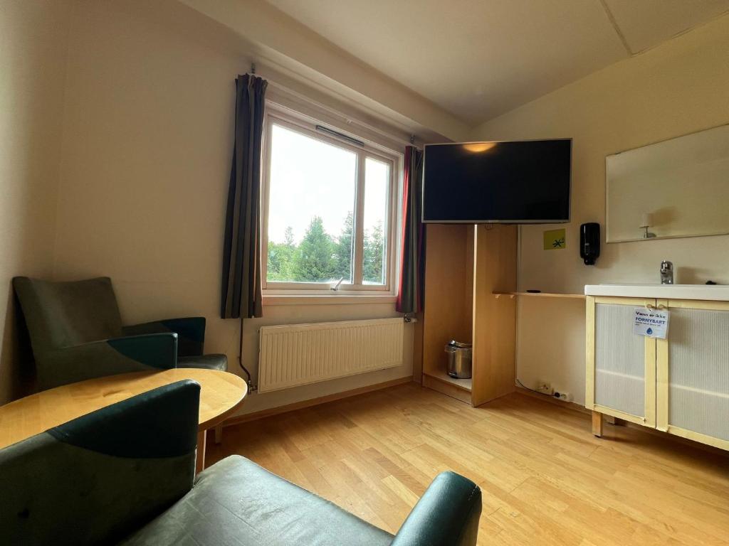 Beachfront Gjøvik Hovdetun Hostel - Vierpersoonskamer Met Gedeelde Badkamer