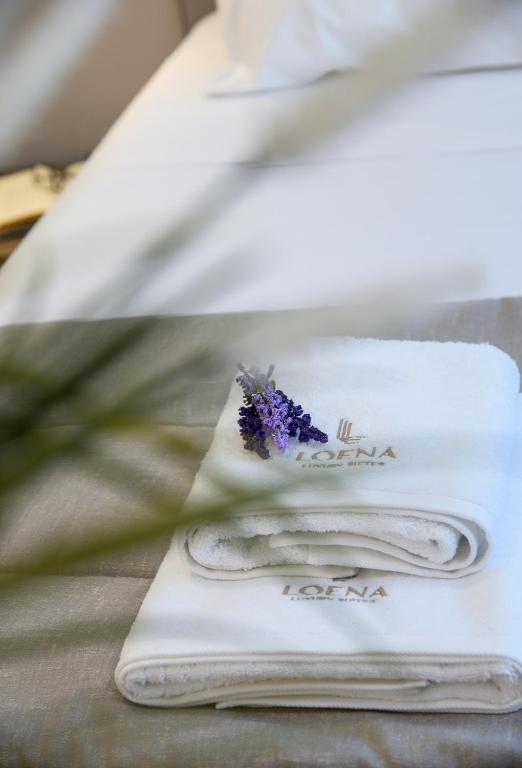 Loena Luxury Suites - 14