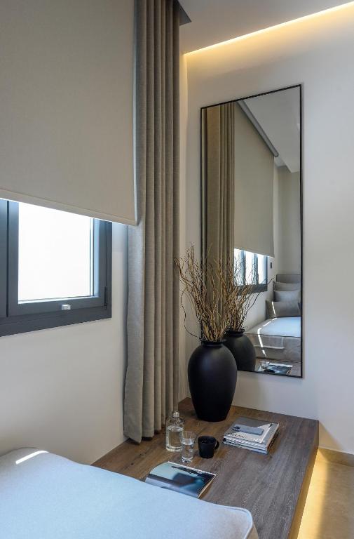 Loena Luxury Suites - 12