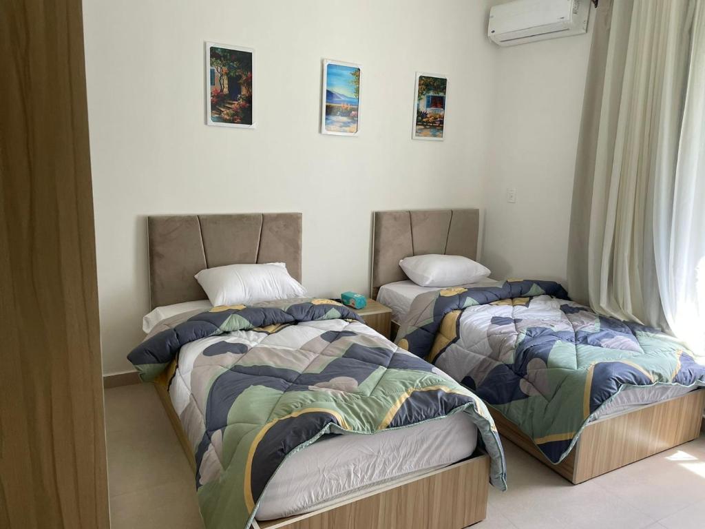 Postel nebo postele na pokoji v ubytování hacienda bay chalet