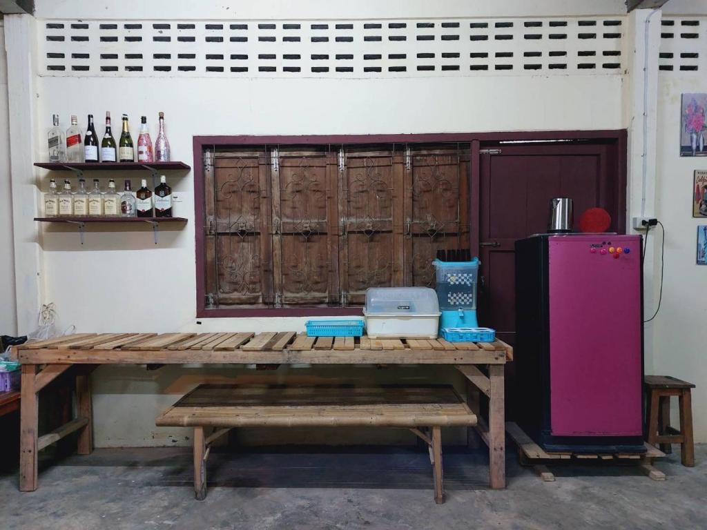 Nápoje v ubytování HostelBed and Retreat Phitsanulok