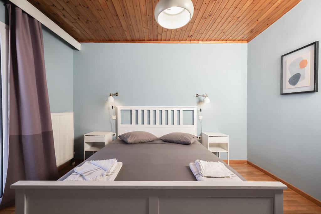 Postel nebo postele na pokoji v ubytování Akrotiri Sea View Maisonette