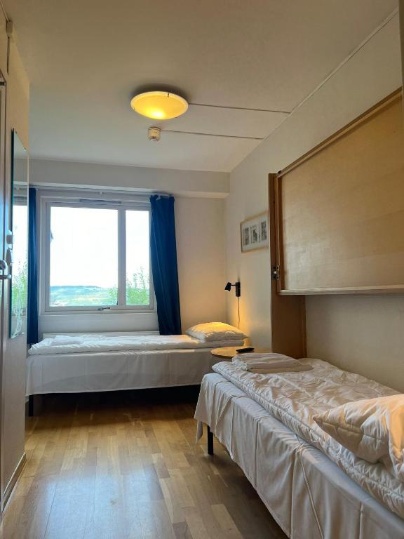 Beachfront Gjøvik Hovdetun Hostel - Tweepersoonskamer Met Gedeelde Badkamer