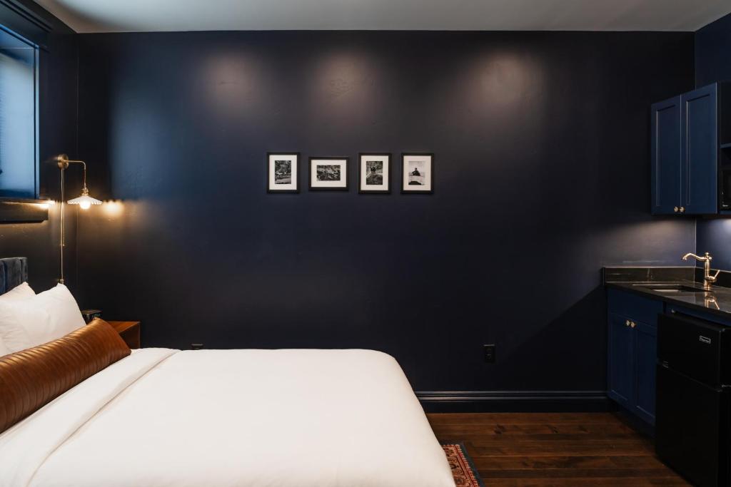 Postel nebo postele na pokoji v ubytování The Hotel Melrose