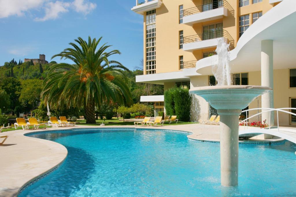 A piscina localizada em Hotel Dos Templarios ou nos arredores