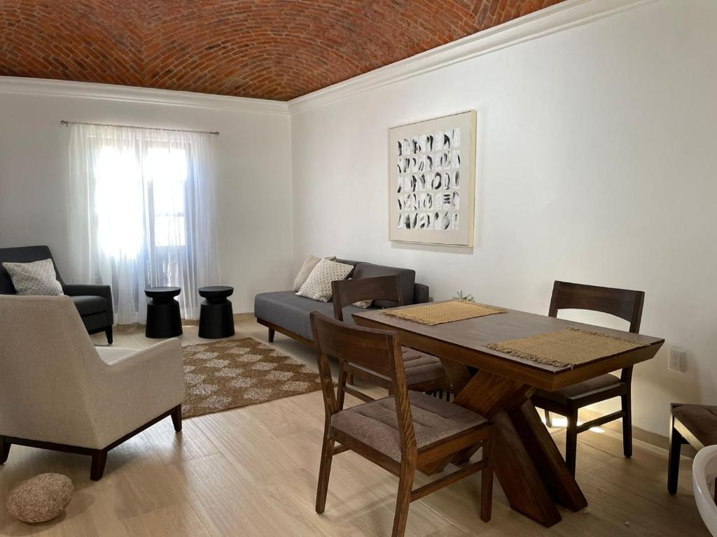 Posezení v ubytování hRuiz Lodgments