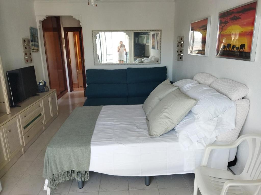 Estudio en residencial Los Maites, primera línea playa.