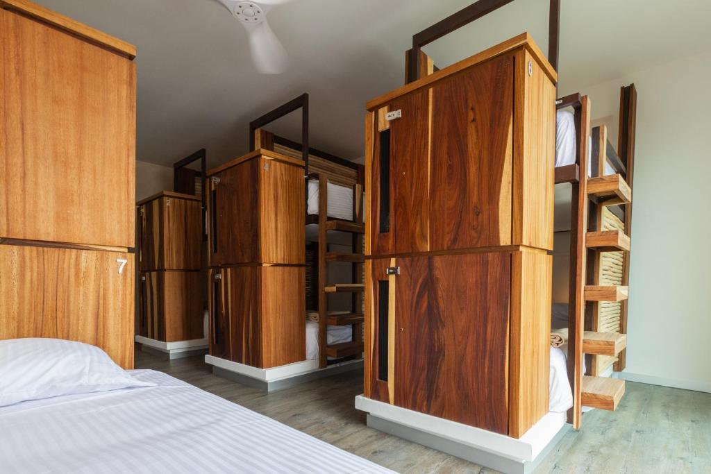 Postel nebo postele na pokoji v ubytování SUUT Hostal Boutique
