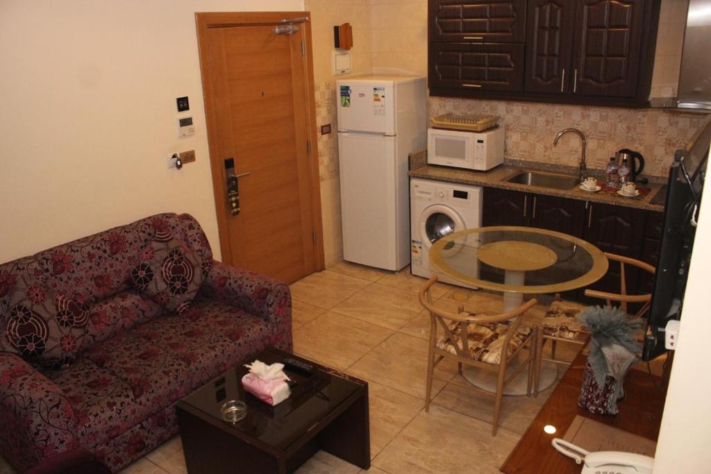 Kuchyň nebo kuchyňský kout v ubytování js hotel suites