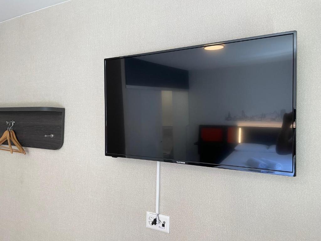 TV a/nebo společenská místnost v ubytování easyHotel Zürich City Main Station