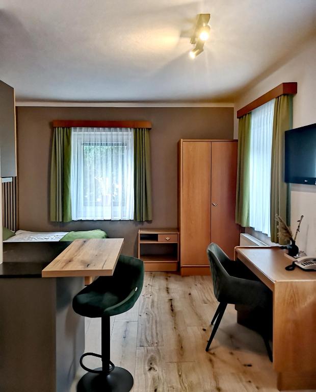 TV a/nebo společenská místnost v ubytování Hotel Apartment Das Au- Gut