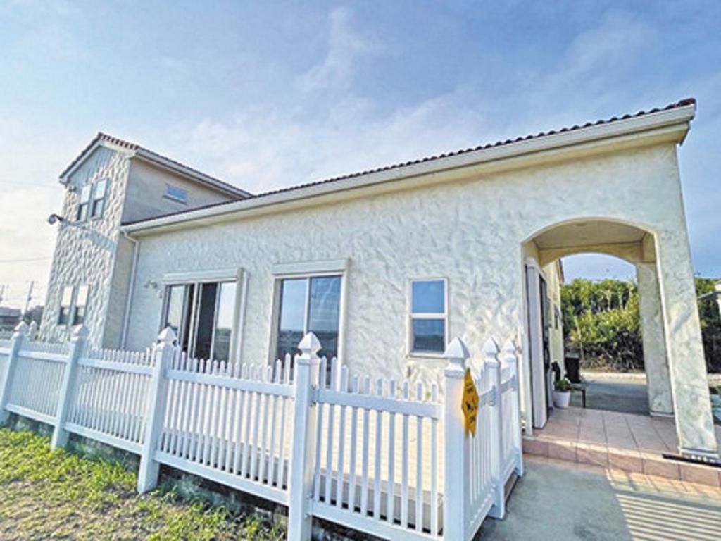 a white fence in front of a white house at Camping Fun - Vacation STAY 71970v in Iioka
