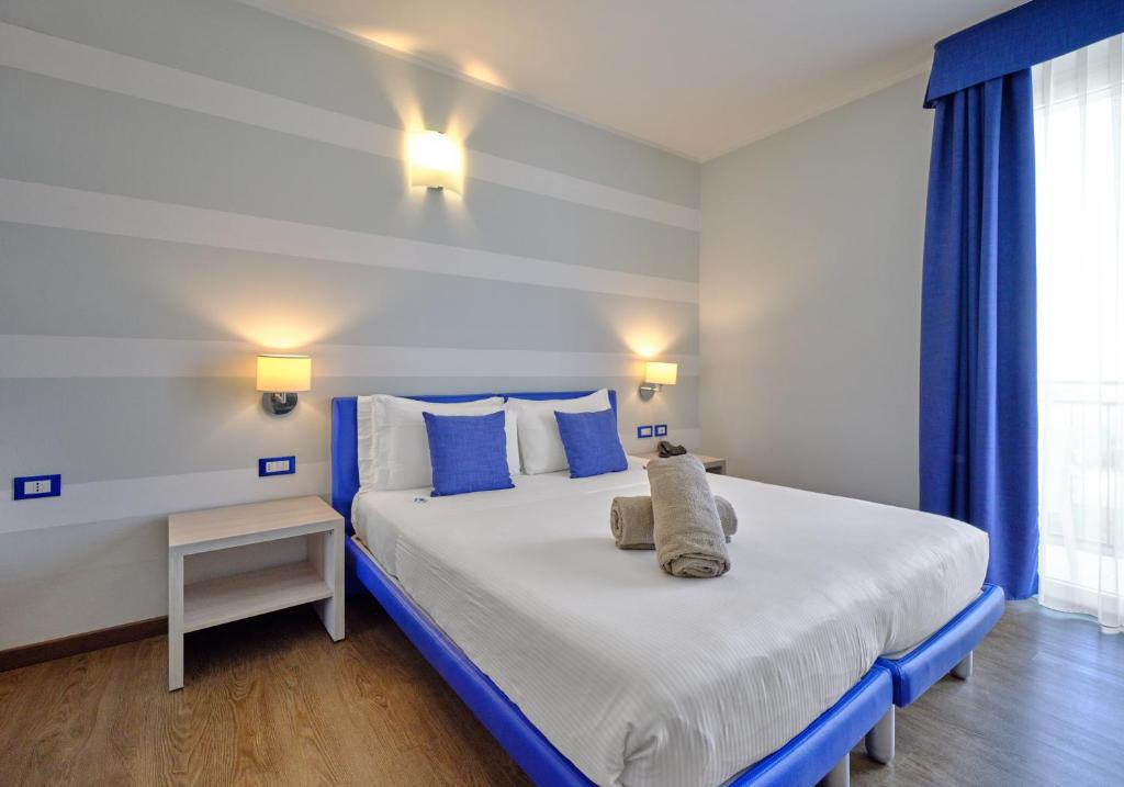 Postel nebo postele na pokoji v ubytování Hotel Eden Garda