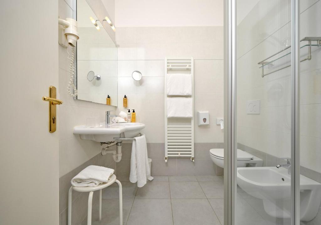 Koupelna v ubytování Hotel Eden Garda