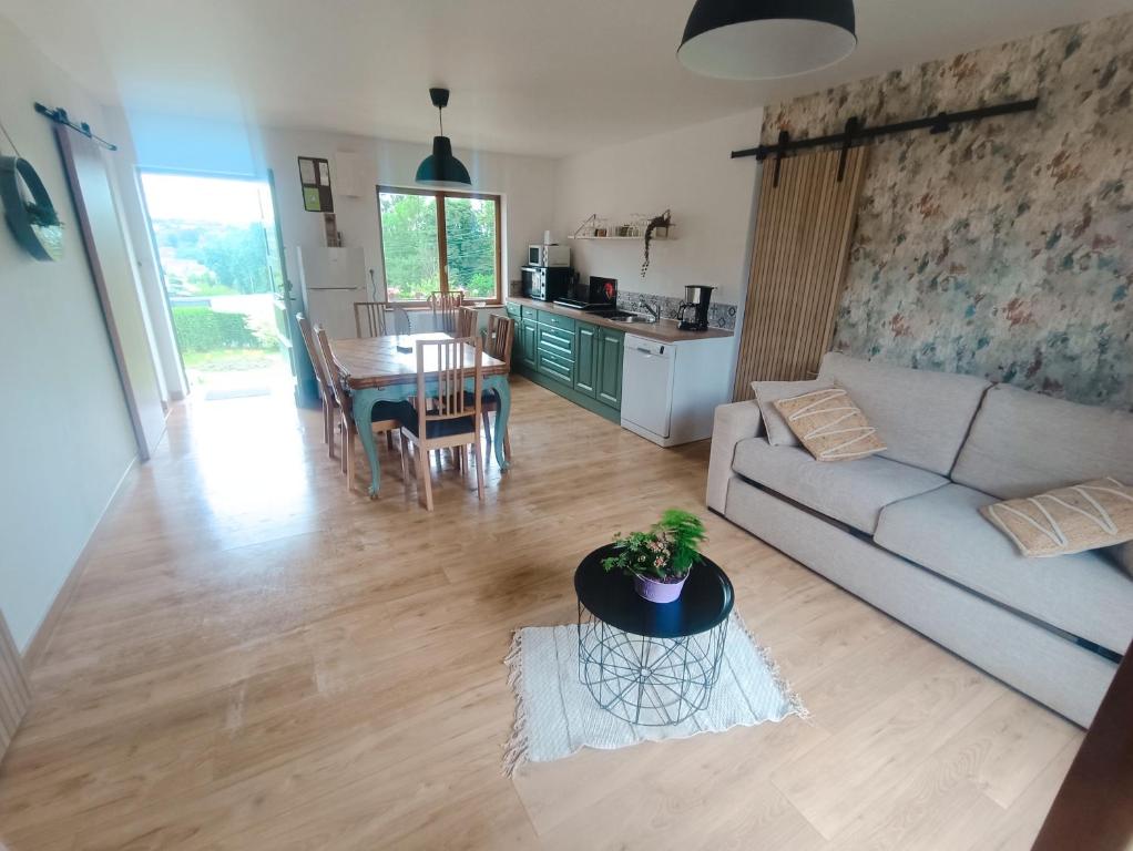 Kuchyň nebo kuchyňský kout v ubytování Le chalet du lilas