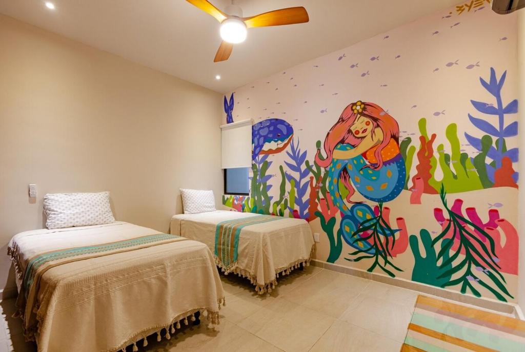 Postel nebo postele na pokoji v ubytování New! Condoph10min To Beachwifi 300mbgym6pools