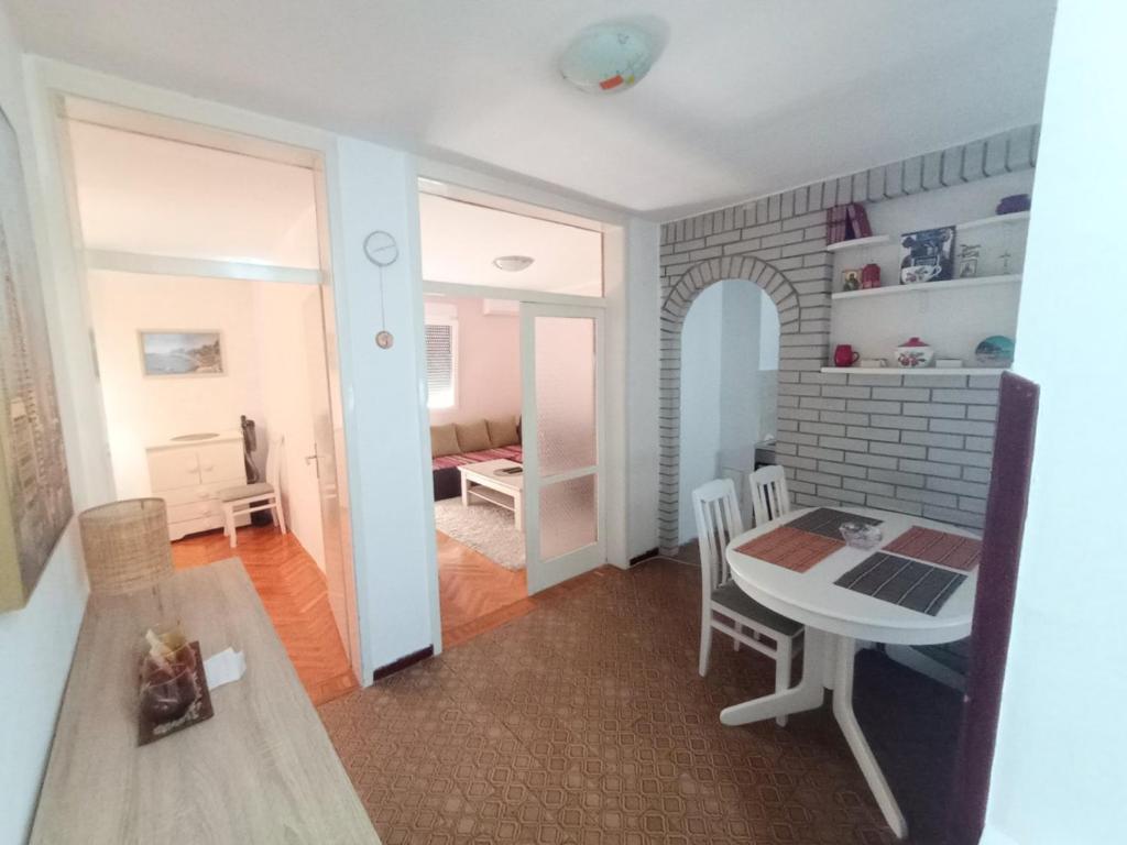 a living room with a table and a room with a bedroom at Lamela in Bar