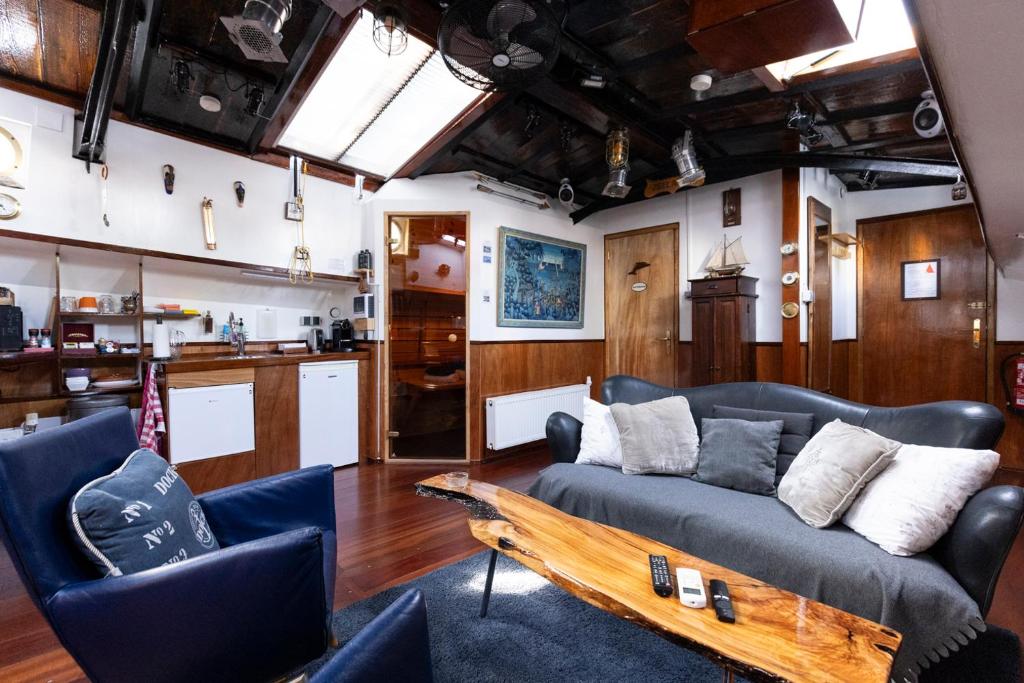 Posezení v ubytování Anna Houseboat