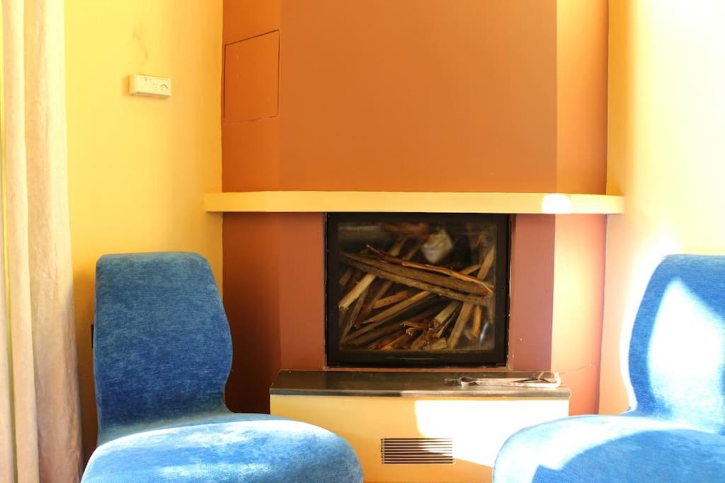 TV a/nebo společenská místnost v ubytování Private Hillside Villa near TEG Full Privacy