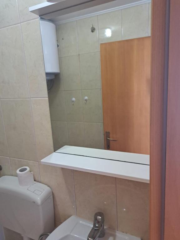 Koupelna v ubytování Apartmani Diki