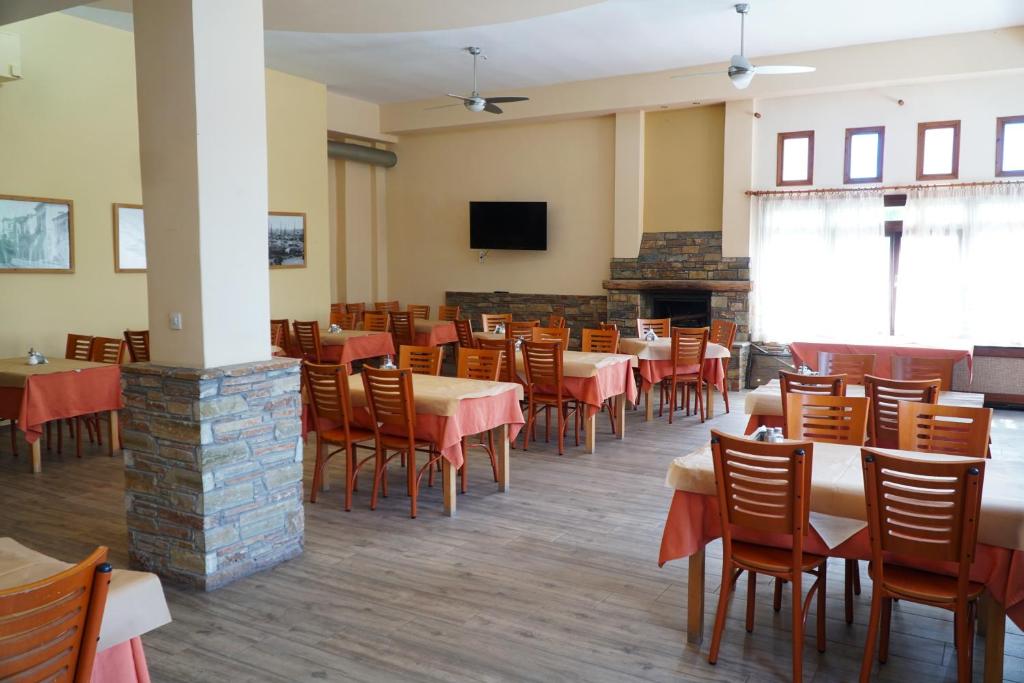TV a/nebo společenská místnost v ubytování Hotel Defkalion