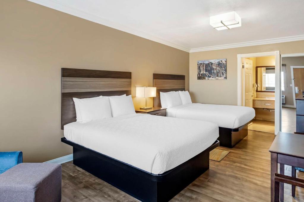 Best Western China Lake Inn photo