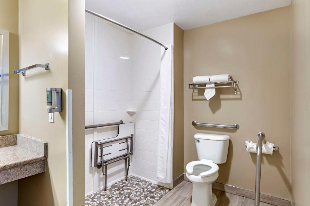 Best Western China Lake Inn photo
