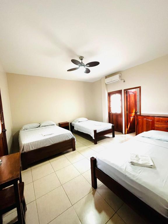Postel nebo postele na pokoji v ubytování Hostal Luxuria Place