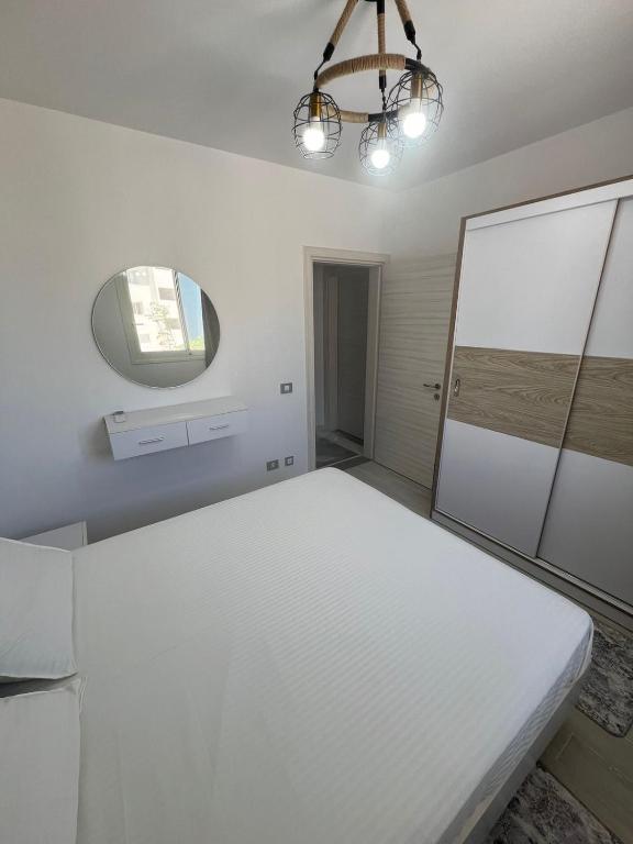 Postel nebo postele na pokoji v ubytování Chalet in Fouka bay for rent