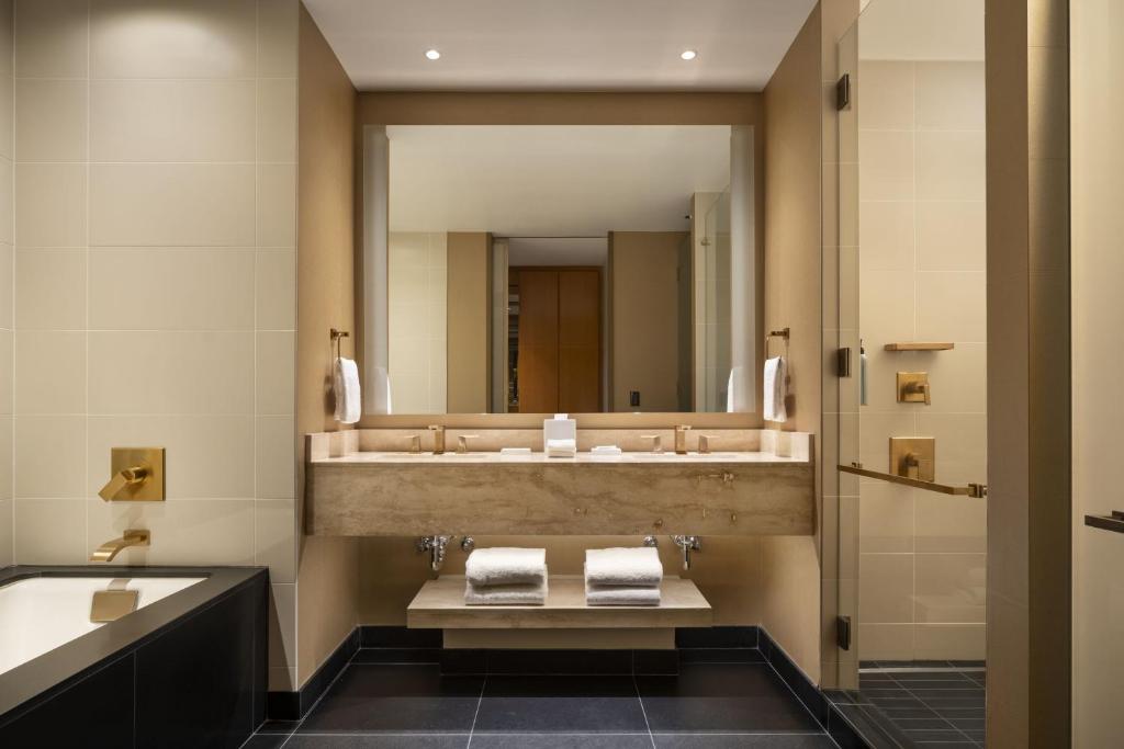 Residence Inn by Marriott Chicago Downtown Magnificent Mile photo