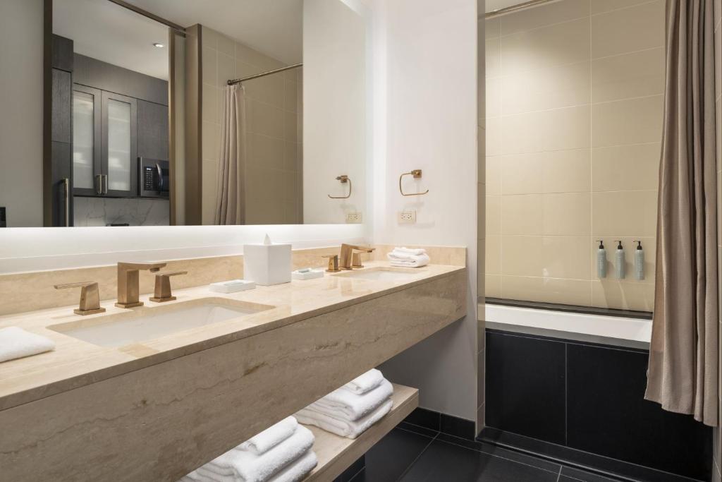 Residence Inn by Marriott Chicago Downtown Magnificent Mile photo