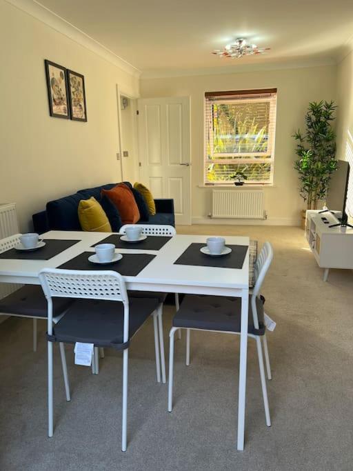 a living room with a white table and chairs at Great Ambience 3-Bedroom for Groups & Contractors in Rubery