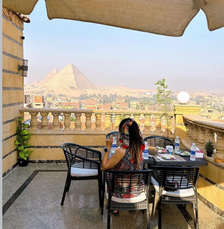 Üldine mäevaade või majutusasutusest Crowne Pyramids View inn pildistatud vaade