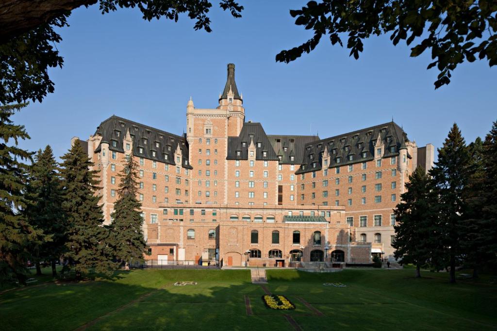 Delta Hotels by Marriott Bessborough - Resim 7