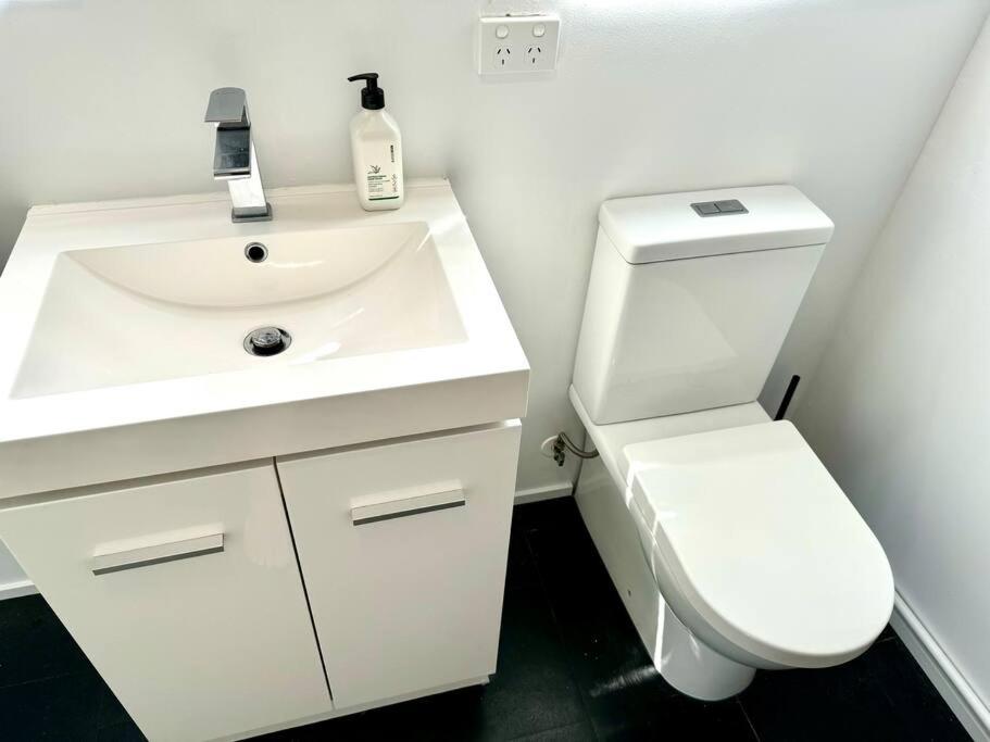 The Bach - Spa Pool, Pets, Scooters & Family Friendly - Resim 15