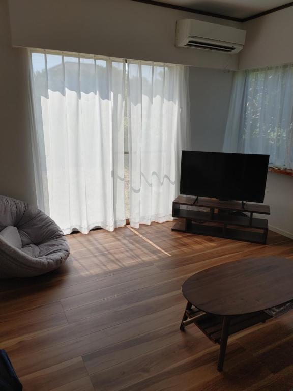 TV a/nebo společenská místnost v ubytování SamuraiBeach