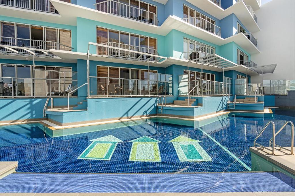 Bazén v ubytování Rolling Surf Resort nebo v jeho okolí