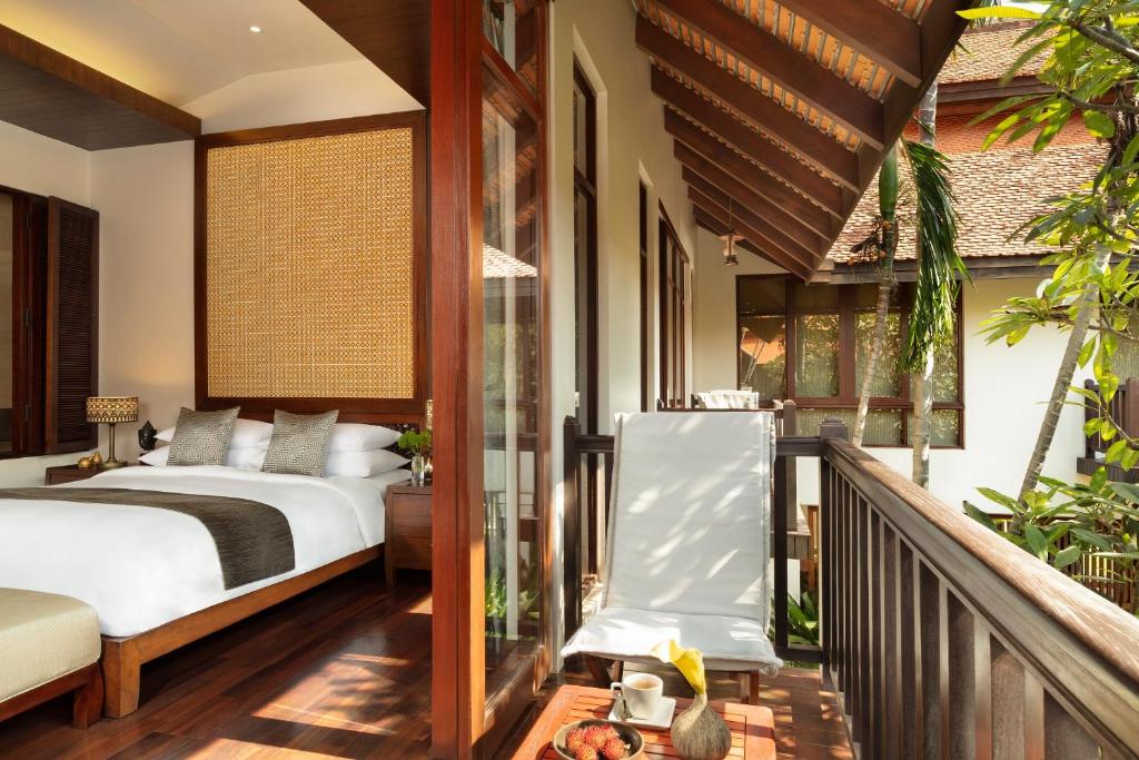 Postel nebo postele na pokoji v ubytování Anantara Angkor Resort