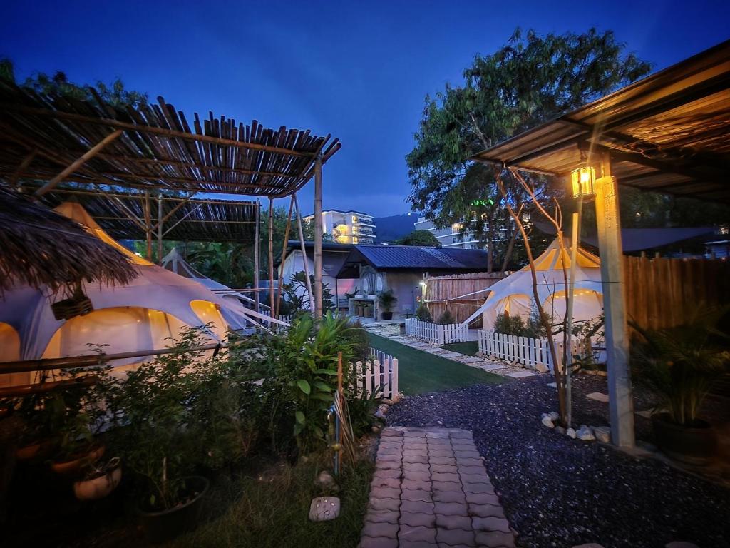 Zahrada ubytování Bambus Restaurant, Bar & Hostel